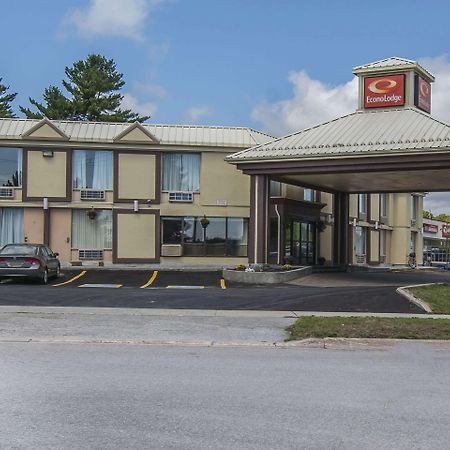 Econo Lodge Orillia Εξωτερικό φωτογραφία