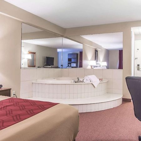 Econo Lodge Orillia Εξωτερικό φωτογραφία