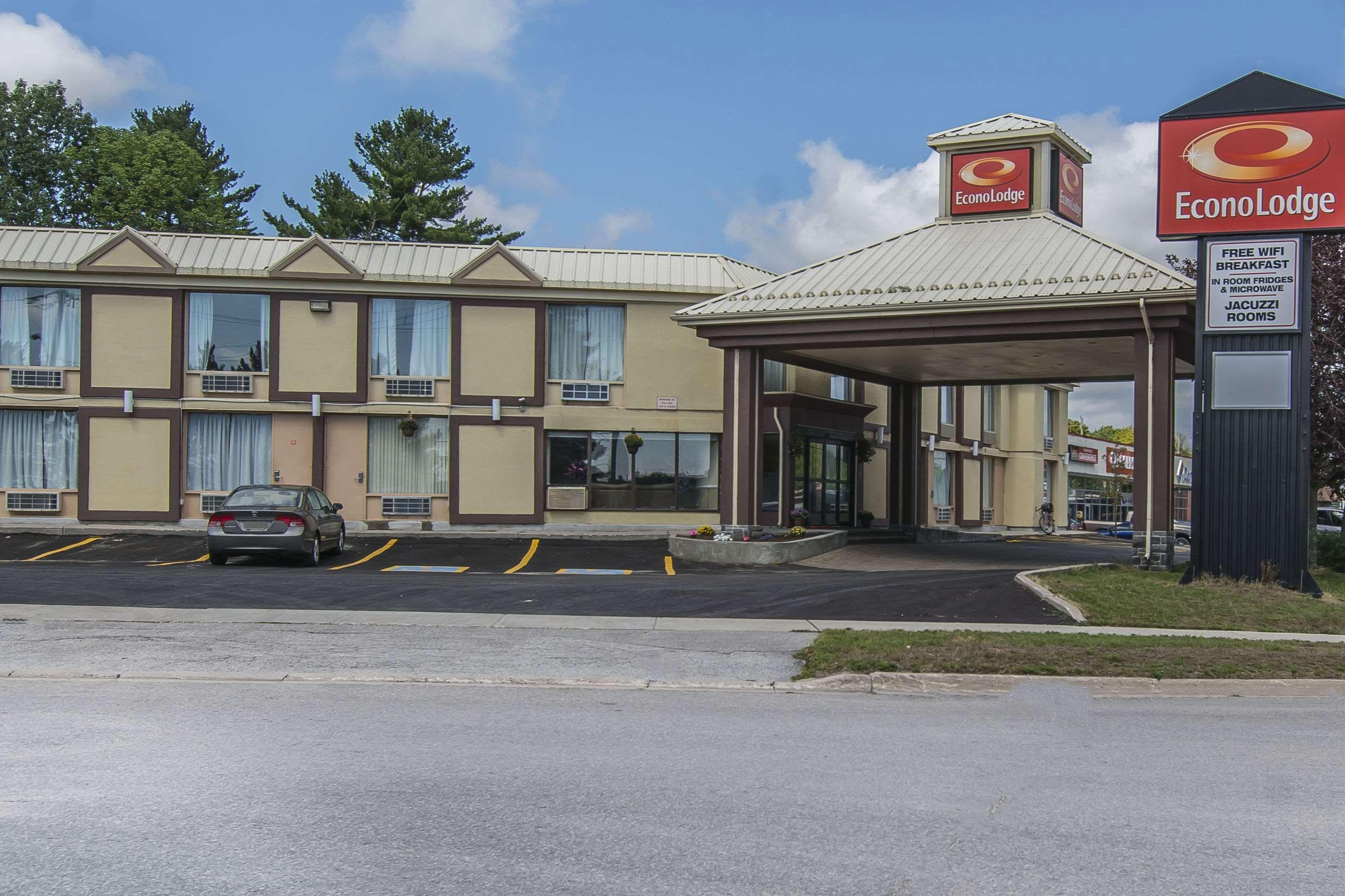 Econo Lodge Orillia Εξωτερικό φωτογραφία
