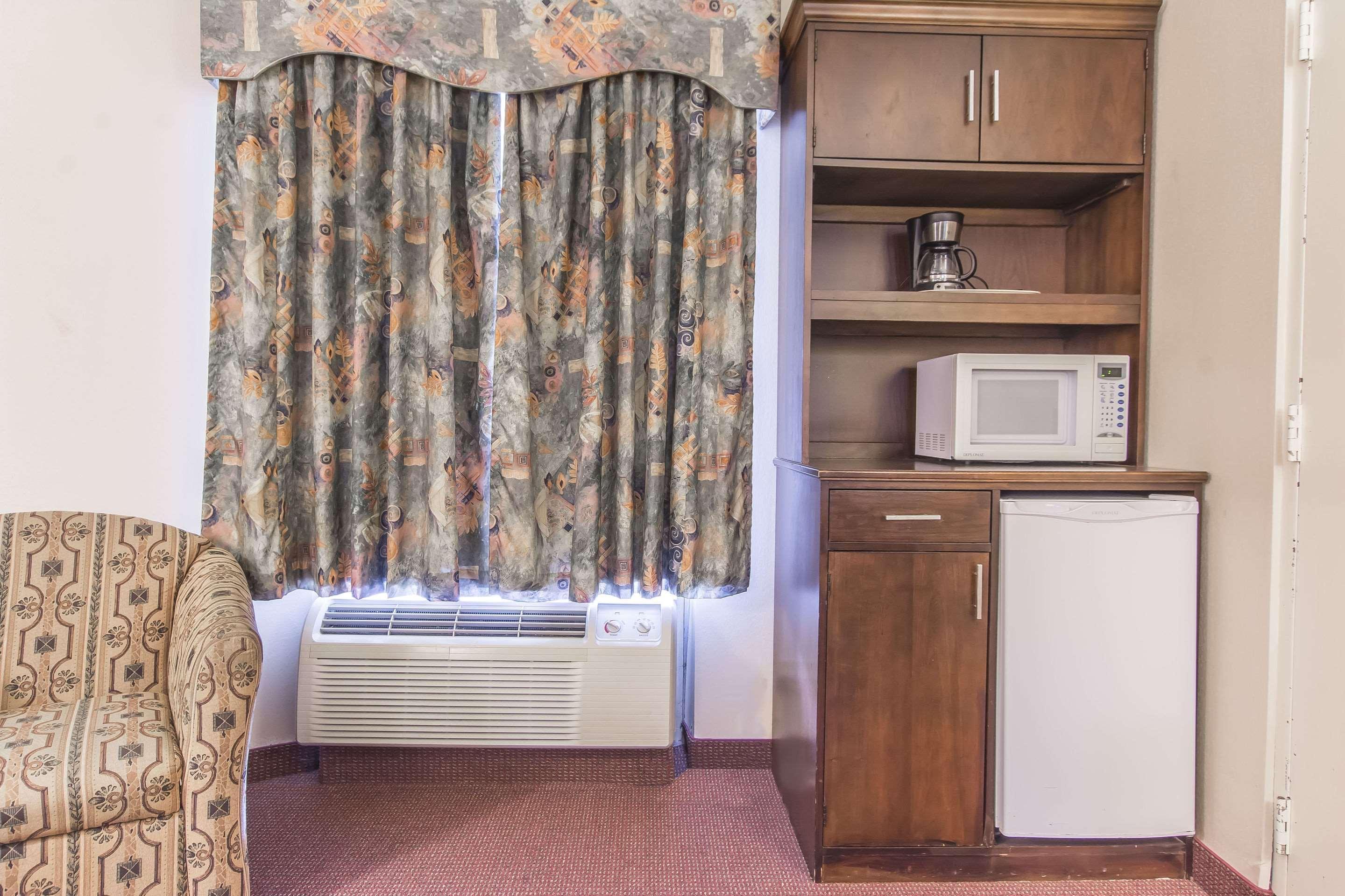 Econo Lodge Orillia Εξωτερικό φωτογραφία