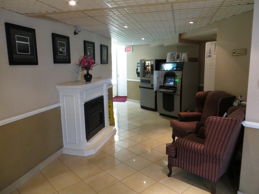 Econo Lodge Orillia Εξωτερικό φωτογραφία