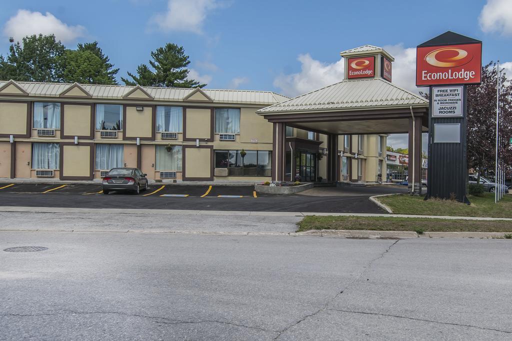 Econo Lodge Orillia Εξωτερικό φωτογραφία