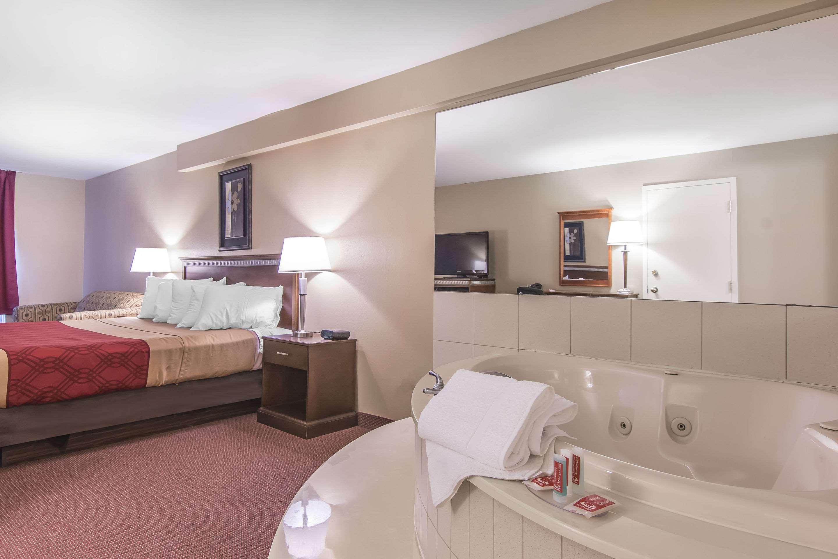 Econo Lodge Orillia Εξωτερικό φωτογραφία