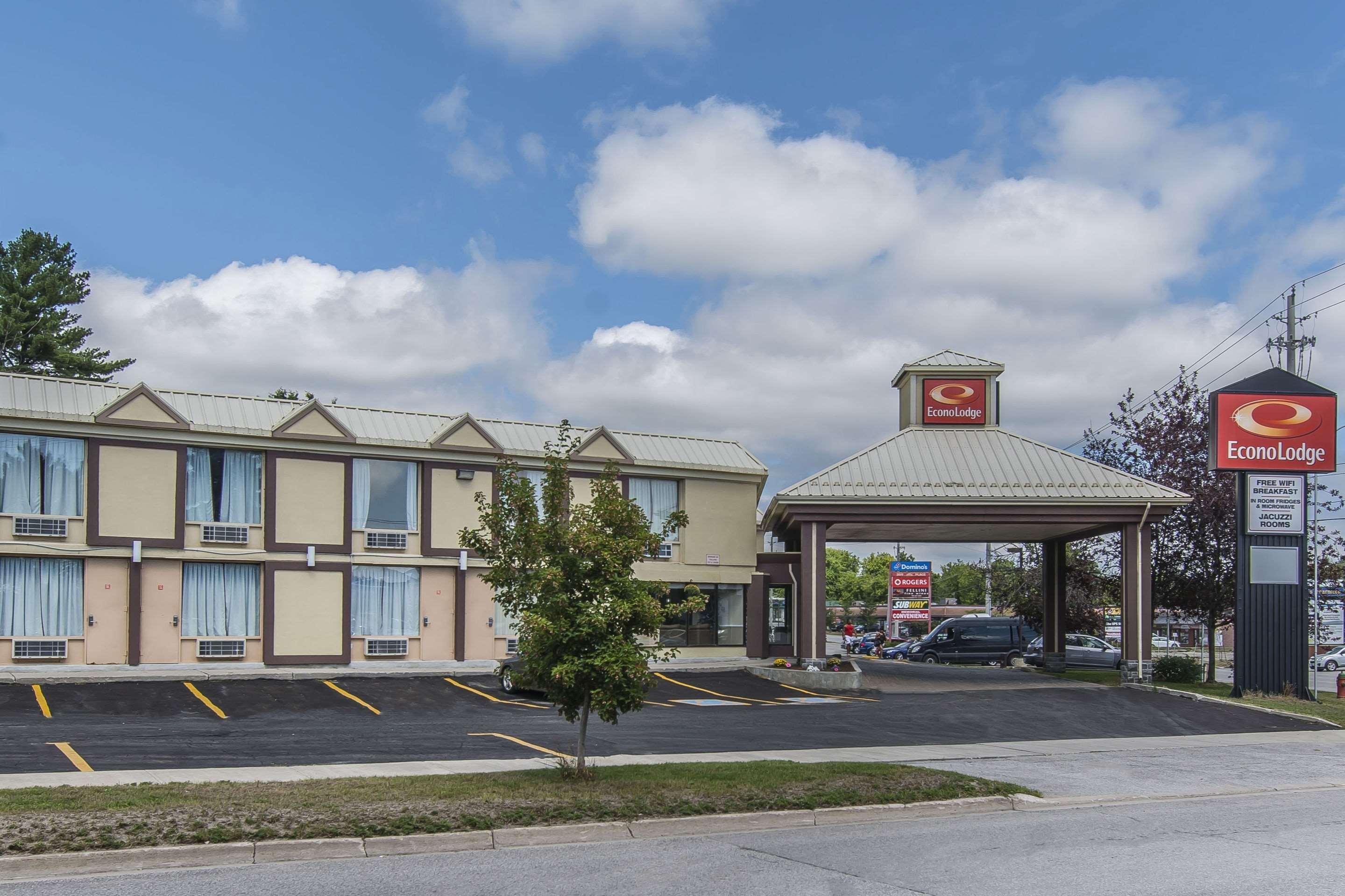 Econo Lodge Orillia Εξωτερικό φωτογραφία